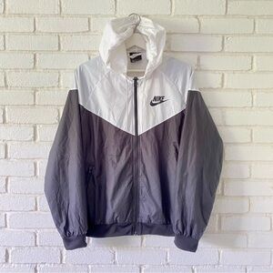 Nike Sportswear Windrunner Windbreaker Training Jacket Size Large CN6910-011